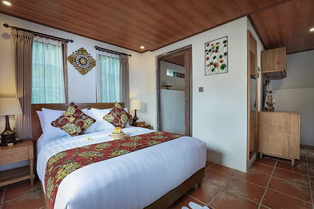 Deluxe room with pool view