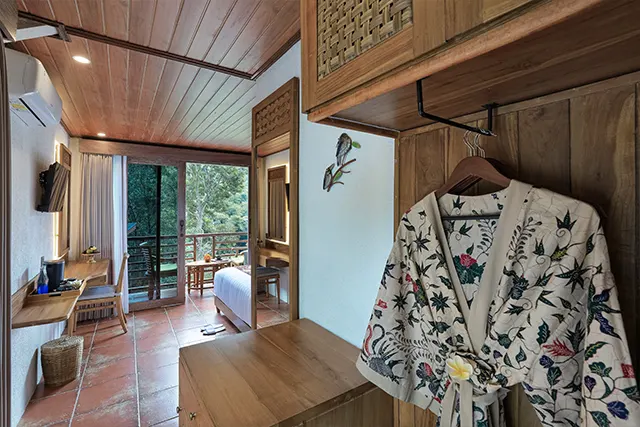 Deluxe room with pool view