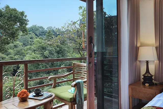 Deluxe room with pool view