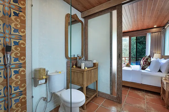 Deluxe room with pool view