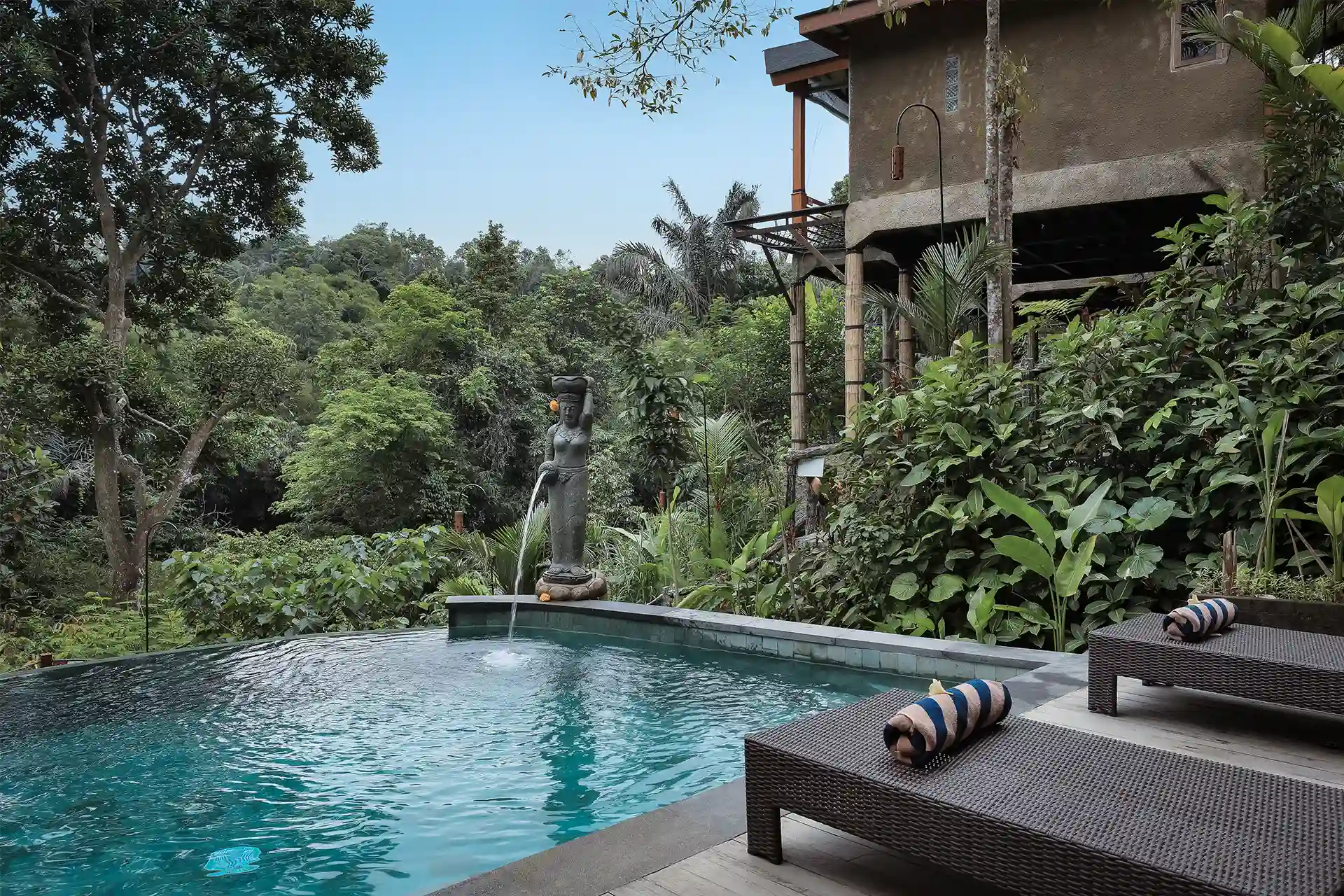Deluxe room with pool view